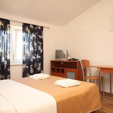 Studio Banj 8206b Апартаменты